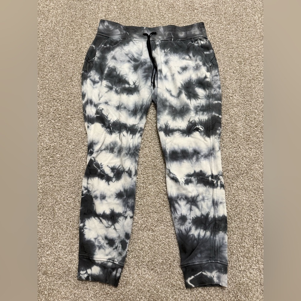 Lululemon Warm Down Jogger *Earth Dye
Earth Dye Stone